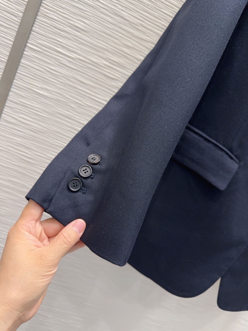 Pra*a outwear